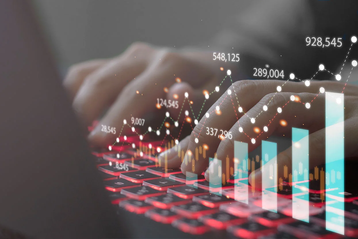 Crear un portafolio de inversión óptimo a través de la frontera eficiente.